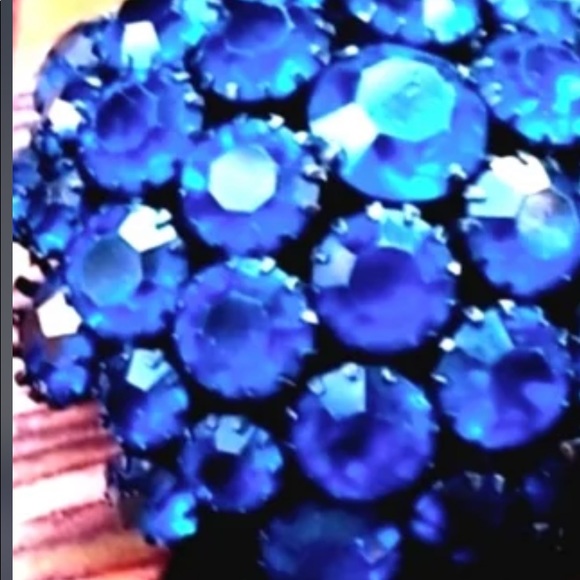 S*P*E*C*T*A*C*U*L*A*R!!!!  Vintage WARNER Brooch in  rich ‘cobalt’ blue - Picture 2 of 2